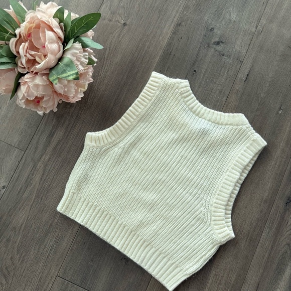 H&M Divided Ivory White Ribbed Crop Sweater Top - Picture 2 of 4